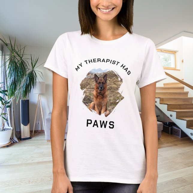 Min terapeut har fotot på tassar hund t shirt (Skapare uppladdad)