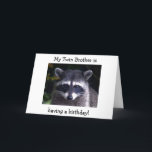 MIN TWIN "BROTHER" HAR EN BIRTHDAY KORT<br><div class="desc">MIN "TWIN BROTHER" HAR EN BIRTHDAY OCH ÄR DEN BÄSTA VÄNNEN I VÄRLDEN SÄGER DET HÄR FÅNIGET RACOON!</div>