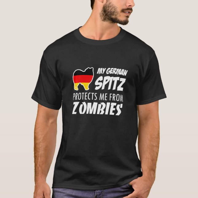 Min tyska Spitz skyddar mig från zombies T Shirt (Framsida)