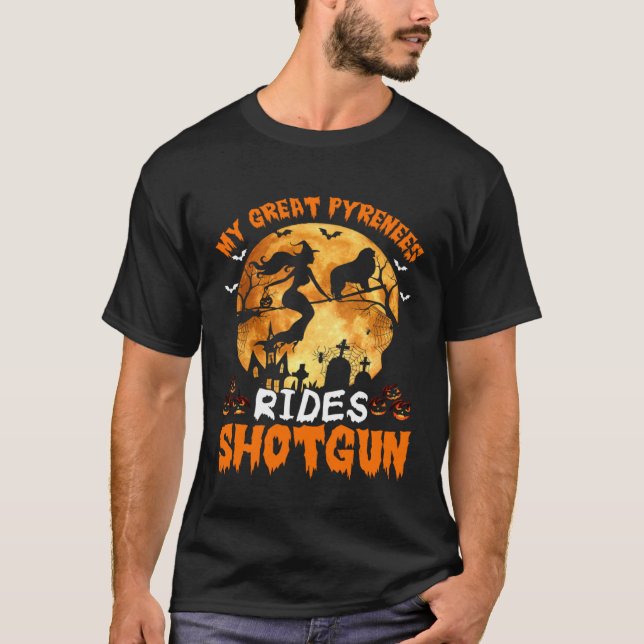 Min Underbara Pyrenées Hund Rides Pistol Witch Hal T Shirt (Framsida)