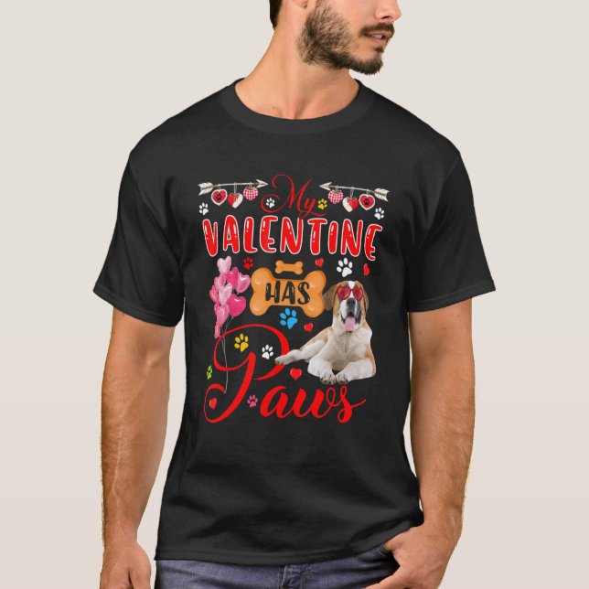 Min Valentine har Tassar Cute St Bernard Sunglasse T Shirt (Framsida)