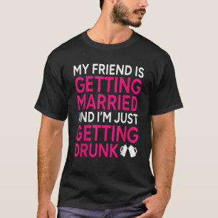Min vän är Gifta sig och jag får precis.. T Shirt