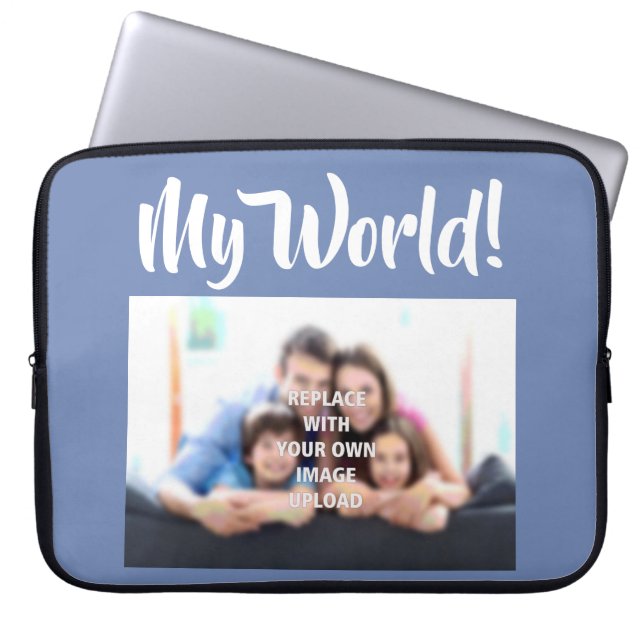 "Min Värld" - Familjefoto på ett bärbart datorskyd Laptop Fodral (Framsidan)