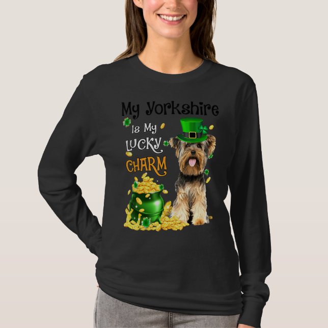 Min Yorkshire Terrier är min Lucky Charm Cute Hund T Shirt (Framsida)