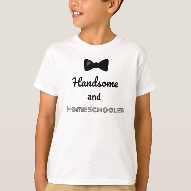 Mina Bow Tie Handsome och Homeschooled Tröja (Framsida)