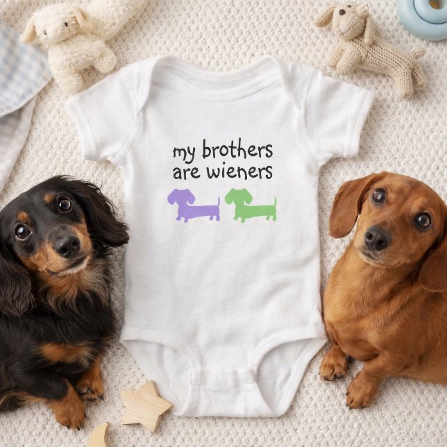 Mina bröder är Wienerkorvar | Dubbel Dachshund T Shirt (Dachshund newborn baby shower gift - my brothers are wieners - silly fun)