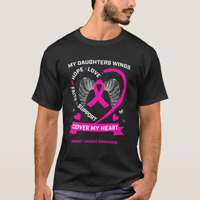 Mina döttrar Vingar täcker mitt hjärta bröstcancer T Shirt (Framsida)