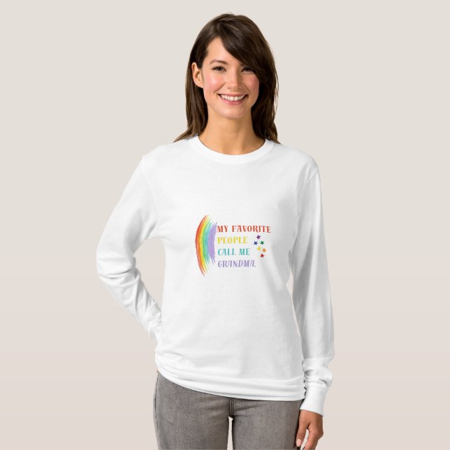 Mina favoriter kallar mig mormor | Rainbow Quote T Shirt (Hel framsida)