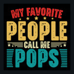 Mina favoriter kallar mig Pops Funny Fars dag Poster<br><div class="desc">Mina favoriter kallar mig pops, vintage rolig kläder för manar. Fantastisk-grafik för pappa och farpa, det är en söt present i fars dag eller på födelsedagen. Kylaste utrustning för far som kärlek skämtar och humoriserar ord. Lustigt pops favoritfolk, gör en söt present från barn till fars dag och födelsedag. Vintage...</div>