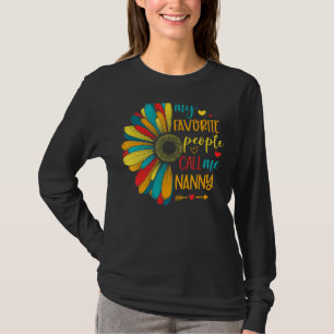 Mina favoritfolk kallar mig Nanny Blommigt Nanny M T Shirt