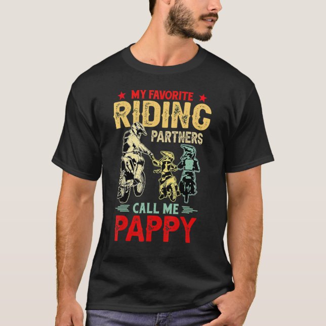 Mina favoritRiding Partners kallar mig Pappy Far' T Shirt (Framsida)