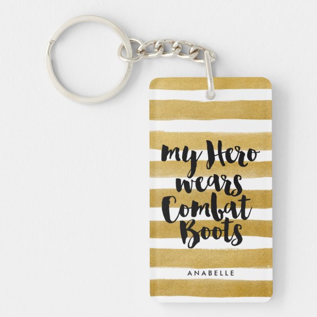Mina Hero Wears Combat Boots Nyckelring (Framsidan)