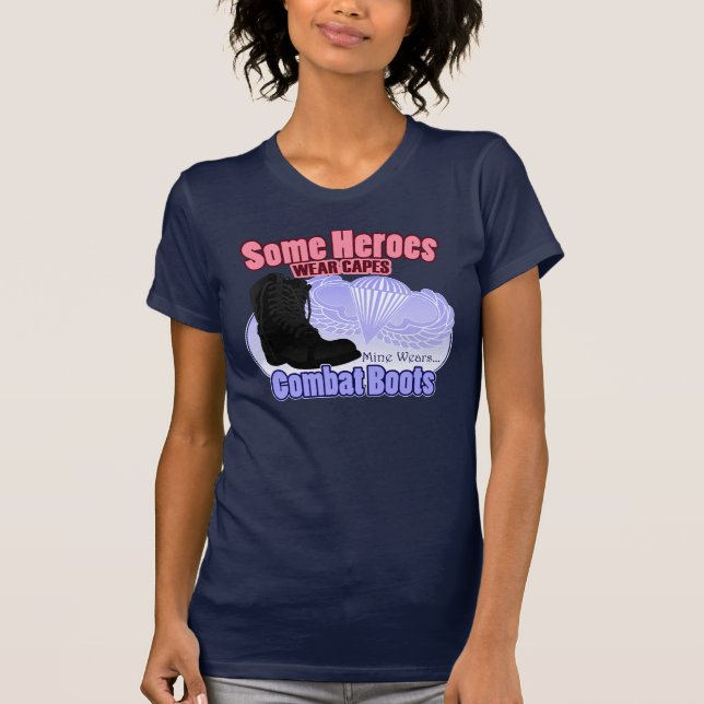 Mina Hero Wears Combat Boots Tröja (Framsida)