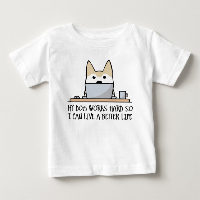 Mina hund arbetar hårt t shirt (Framsida)