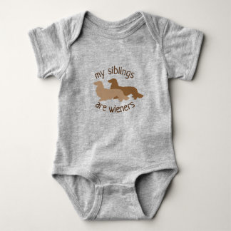 Mina syskon är långhåriga wienerhundar/takshundar t shirt