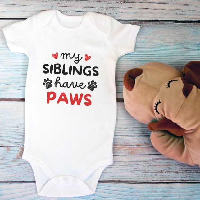 Mina syskon har paws Cute Pet Lovers T Shirt (My Siblings Have Paws Cute Pet Lovers Baby Bodysuit)