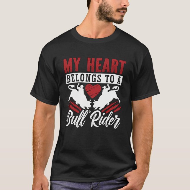 Mina Tillhör till Bull Rider Kärlek Rodeo Man B T Shirt (Framsida)