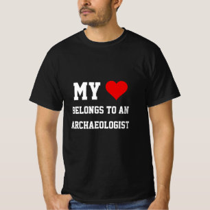 Mina Tillhör till en arkeolog T-Shirt