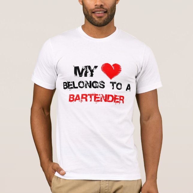 Mina Tillhör till en bartender T-shirt (Framsida)