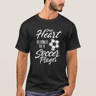 Mina Tillhör till en fotbollsspelare Cute Mor D T Shirt