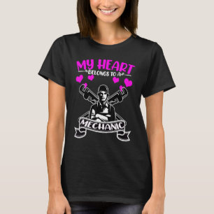 Mina Tillhör till en mekaniker, flickvän Mo T Shirt