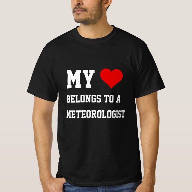 Mina Tillhör till en meteorolog T-Shirt (Framsida)