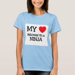 Mina Tillhör till en NINJA Tee Shirt