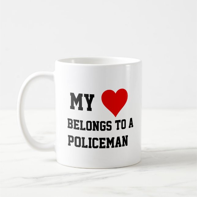Mina Tillhör till en polis Kaffemugg (Vänster)