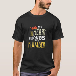 Mina Tillhör till en rörmokare flickvän T Shirt