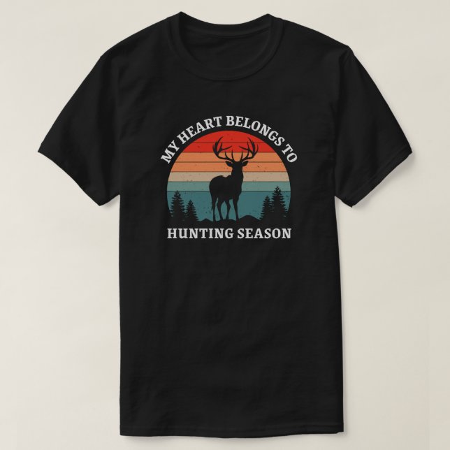 Mina Tillhör till jaktsäsongen | Hjort Hunting T Shirt (Design framsida)