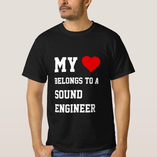 Mina Tillhör till Ljud Ingenjör T-Shirt (Framsida)