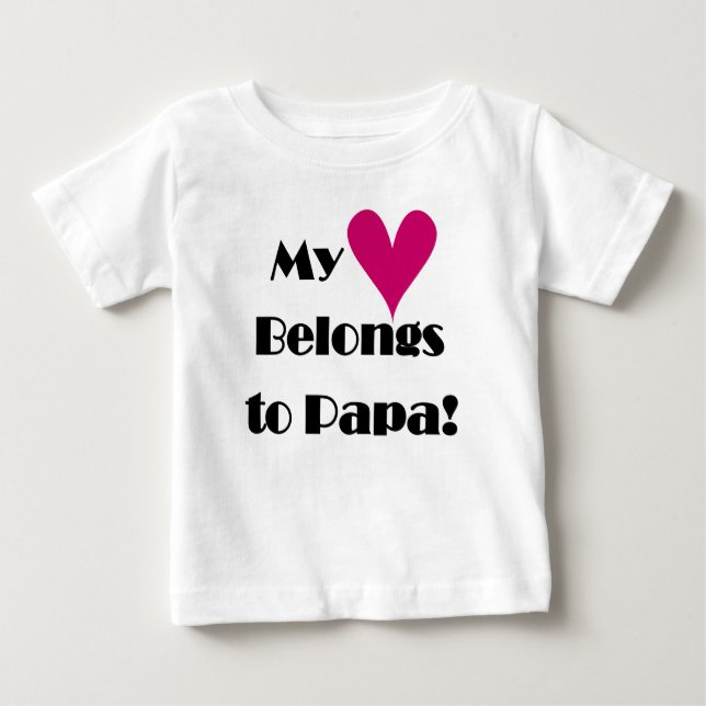 Mina Tillhör till Pappa Tee Shirt (Framsida)