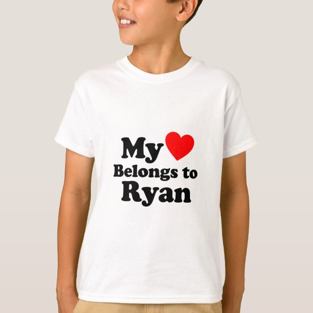 Mina Tillhör till Ryan Tee Shirt (Framsida)