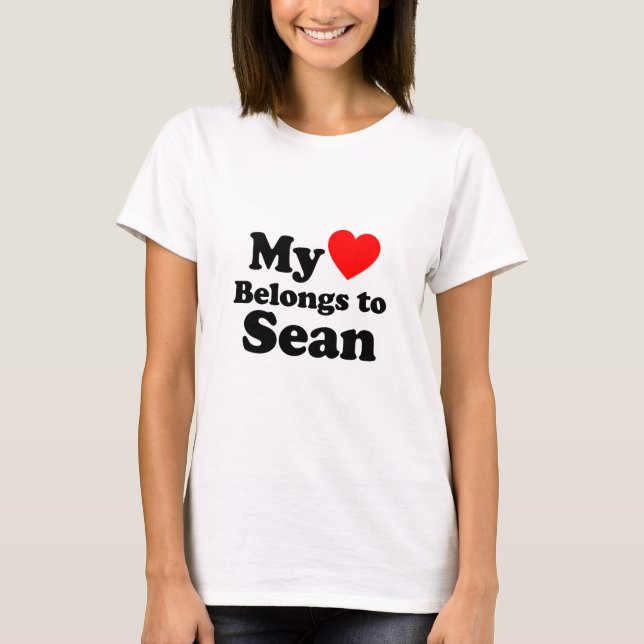 Mina Tillhör till Sean Tee Shirt (Framsida)