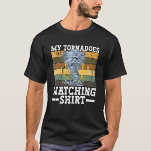 Mina Tornadon tittar på meteorologen Storm Chasin T Shirt
