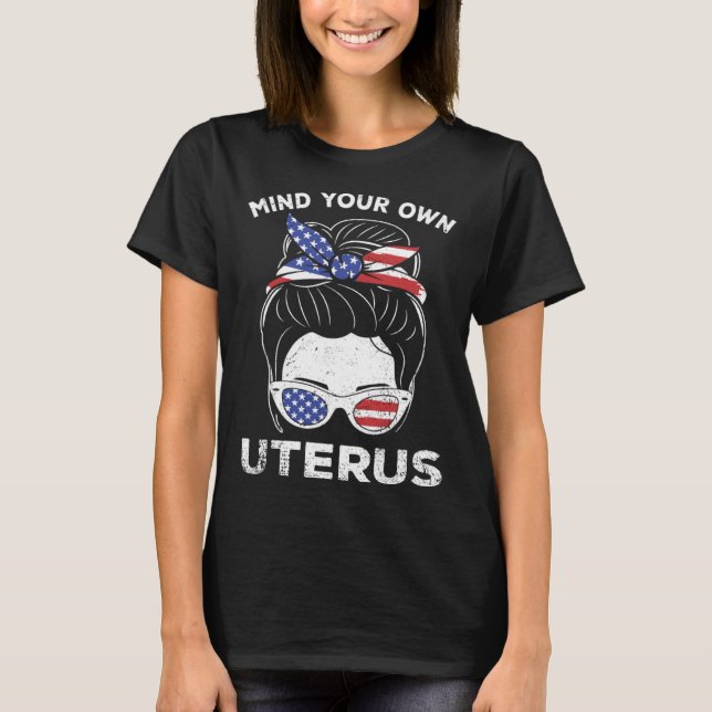 Mind Own Uterus USA Flag Empowered Women Feminist  T Shirt (Framsida)