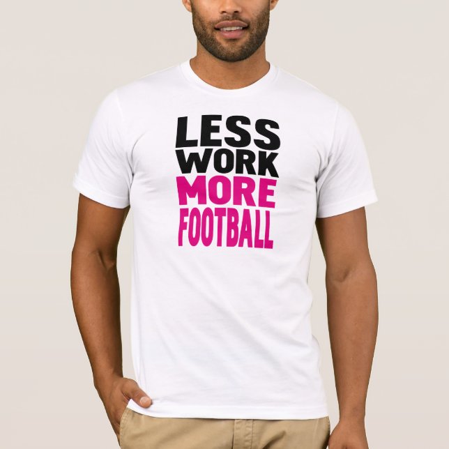 mindre arbete mer fotboll tee shirt (Framsida)