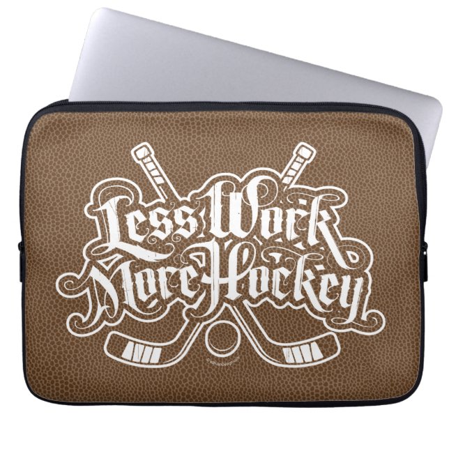 Mindre arbete mer hockey laptop sleeve (Framsidan)