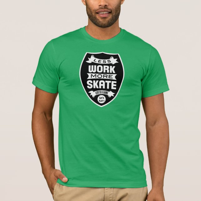 Mindre arbete mer skridsko - Skateboard Tee Shirt (Framsida)
