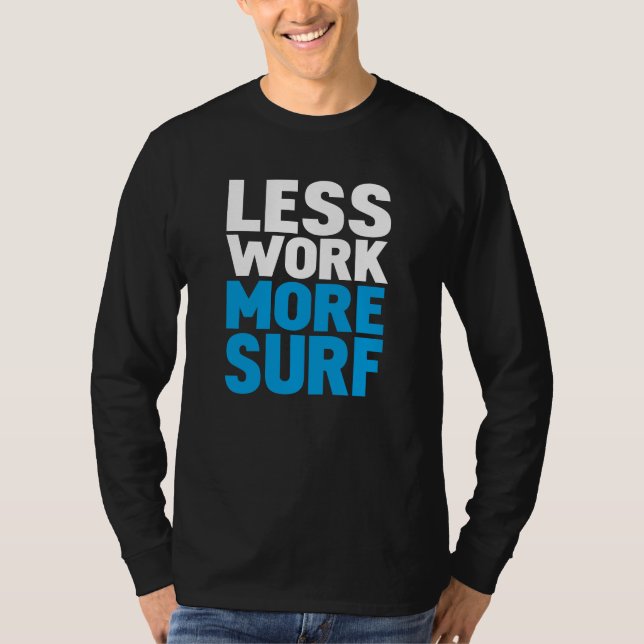 Mindre arbete mer surfa tee (Framsida)