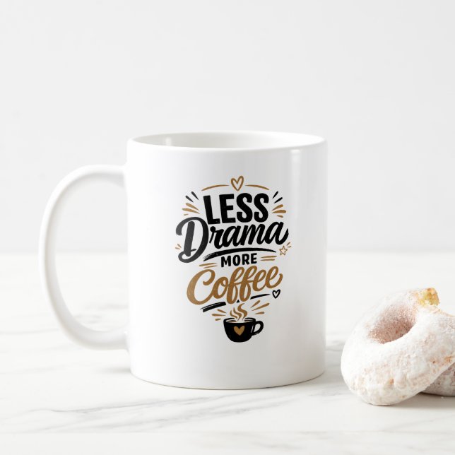 Mindre Drama Mer Kaffe Mugg (Med munk)