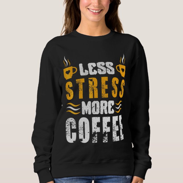 Mindre Stress Mer Kaffe  Koffein Kaffe T Shirt (Framsida)