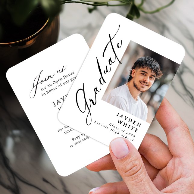 Mini Modern Brush Script Fotoexamen Inbjudan (Mini Modern Brush Script Photo Graduation Invite)