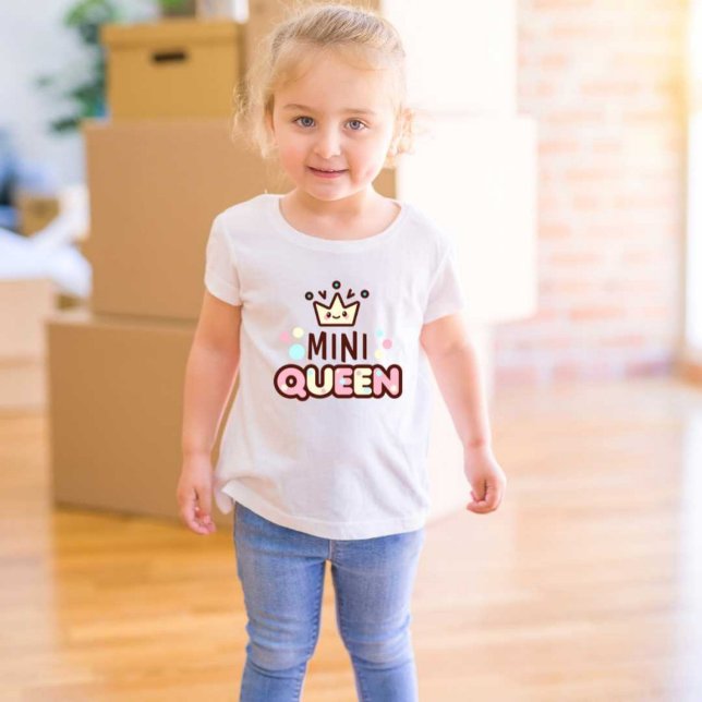 Mini Queen tryckte Modern White T-shirt (Skapare uppladdad)