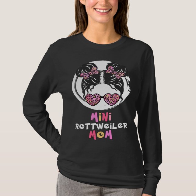 Mini Rottweiler Mom Rottweiler dog little girl cut T Shirt (Framsida)