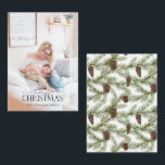 Mini Winter Gräs Cone Berry God jul Photo Anteckningskort<br><div class="desc">Tittar du ett vackert och unikt helgdag-kort som ska skickas till dina vänner och familj i år? Titta bara på vårt mini Winter Gräs Cone Berry God jul Photo Note Card! Det här enkla och elegant 3.5x2.5-kortet har ditt favoritfoto med utfallsljus, överlagt med "God jul i en populär handskriven kalligrafi...</div>