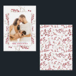 Mini Winter Red Berry Watercolor julfoto Anteckningskort<br><div class="desc">Vi presenterar vårt nya mini Winter Red Berry Watercolor-fotopatkort! Det här vackra 3, 5 x 2, 5-kortet har ditt favoritfoto (porträtt orientering) med lodrät, med vattenfärgsgrafik och ett vinterbär ram. Det är lätt att redigera personlig och all text fält kan redigeras efter kostym som du behöver. Det här helgdag är...</div>