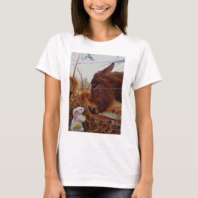 Miniature Brown horse & Påskhare T Shirt (Framsida)