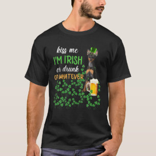 Miniature Pinscher Kiss Me jag är Irish eller Drun T Shirt