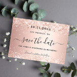 miniatyrdiagram i Quinceanera ro guld Spara Datumet<br><div class="desc">A Spara datumet för en Quinceañera,  15:e födelsedagsfesten. En ro guld-bakgrund som dekorerats med faux glitter, gnistor. Anpassa och lägg till datum och namn/ålder. Texten: Spara datumet skrivs med ett stort trendig-handskript i stil med dekortecken.</div>